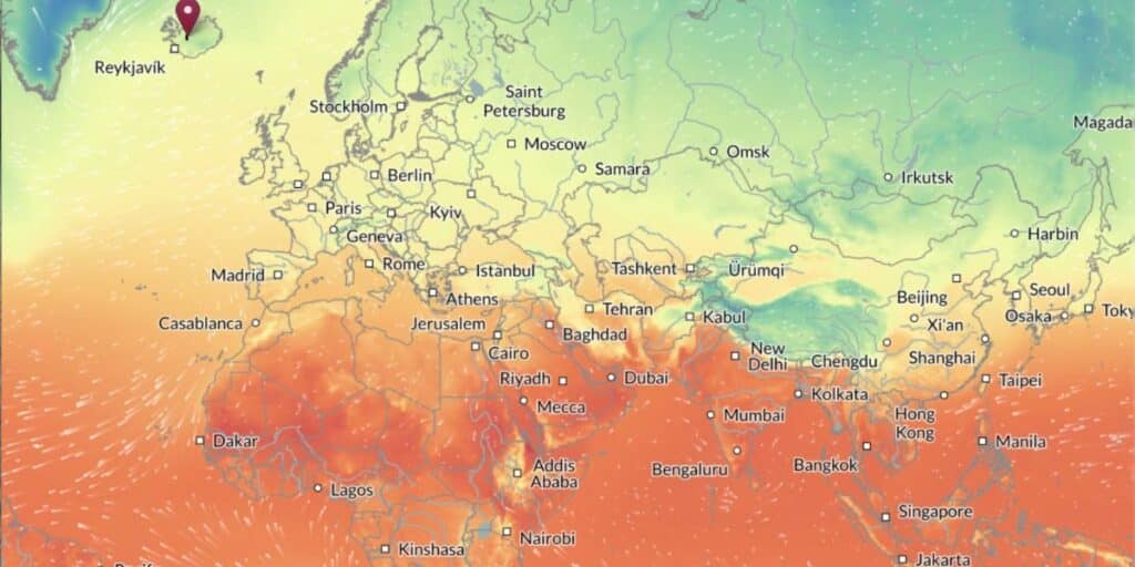 Global heat map and weather data integration for maritime situational awareness in Trackwell VMS.